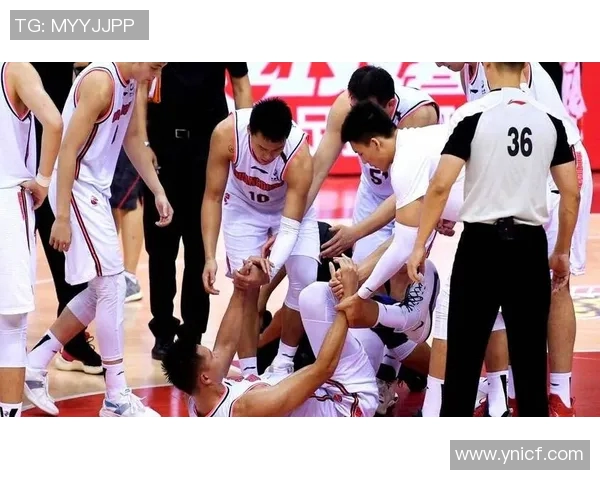 男篮球员因伤缺阵，球队积极寻找替补助力比赛